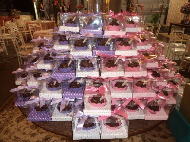Foto 1 - Caixinhas cupcakes, bem casados, mini bolos