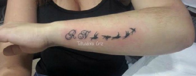Maquiagem definitiva, unhas de gel, tattoo
